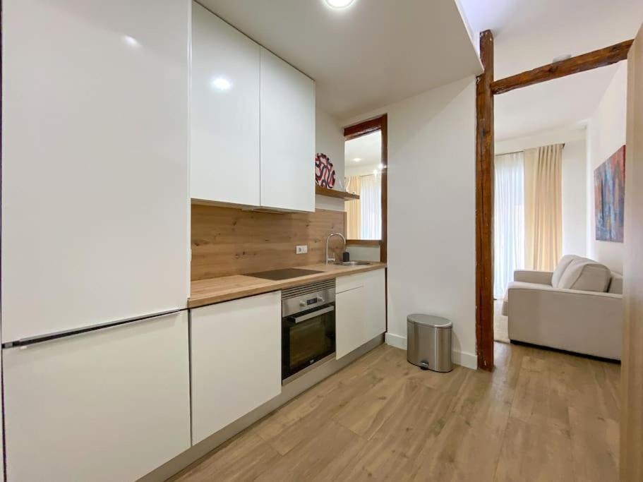 New Lavapies Spacious Flat, 2 Bedrooms And 2 Balconies Madrid Exterior photo